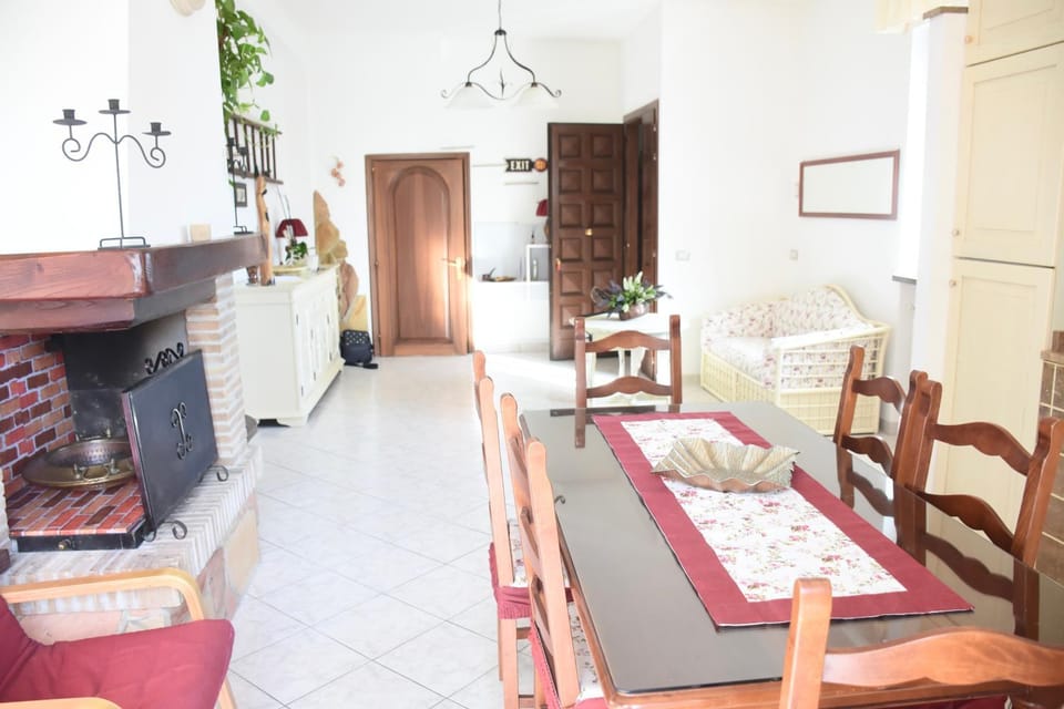 Kitchen or kitchenette, Living room, Seating area, Dining area, flat iron