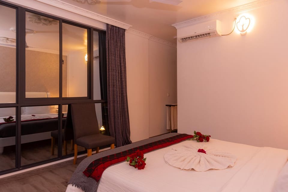 Bed, Photo of the whole room, Bedroom, air conditioner