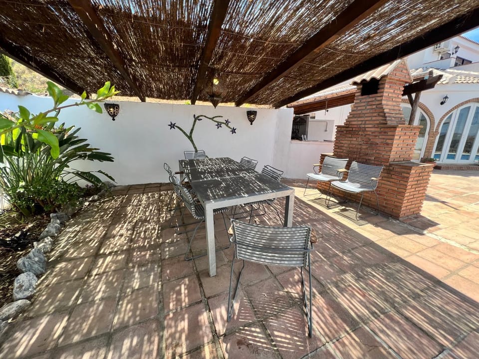 Patio, Garden, Seating area, Dining area