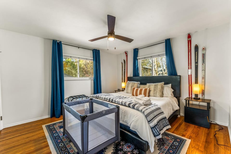 Bed, Photo of the whole room, Bedroom, fireplace