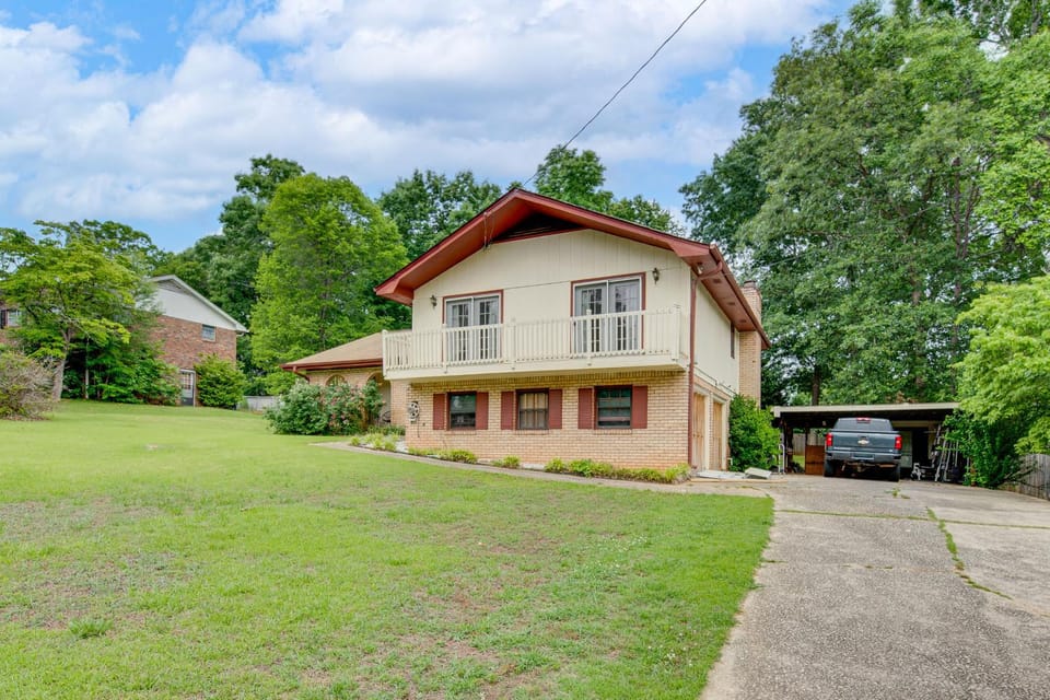 Atlanta Area Vacation Home with Yard! House in Douglasville