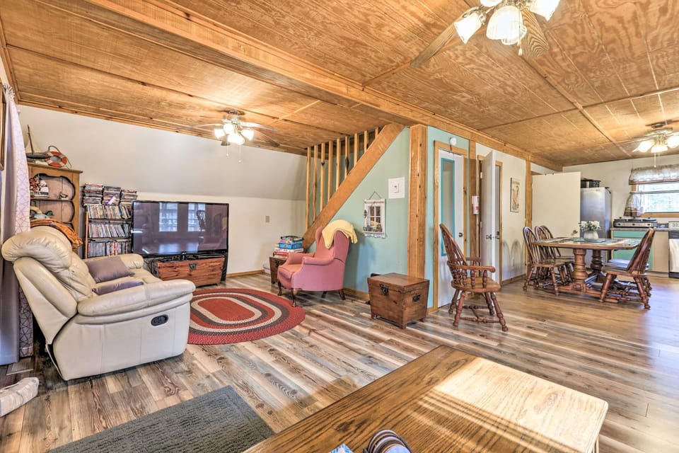 3 Mi to Cave Run Lake! Nature-Centric Family Cabin Cabin in Kentucky