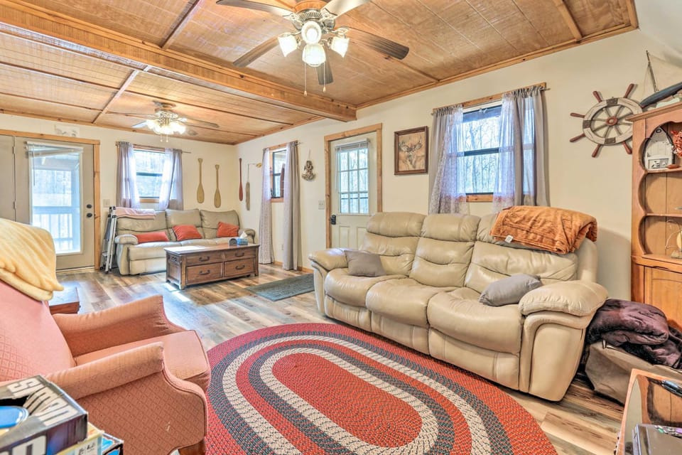 3 Mi to Cave Run Lake! Nature-Centric Family Cabin Cabin in Kentucky