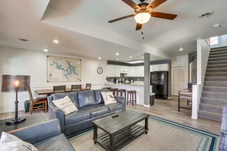 Lake of the Ozarks Vacation Rental: Boat Dock/Slip House in Village Four Seasons