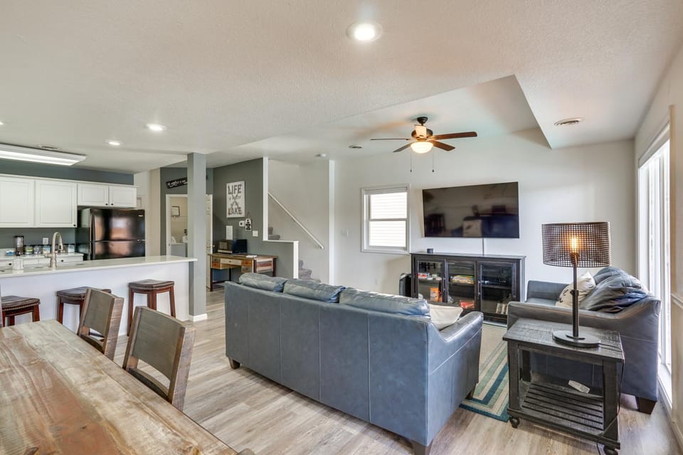 Lake of the Ozarks Vacation Rental: Boat Dock/Slip House in Village Four Seasons