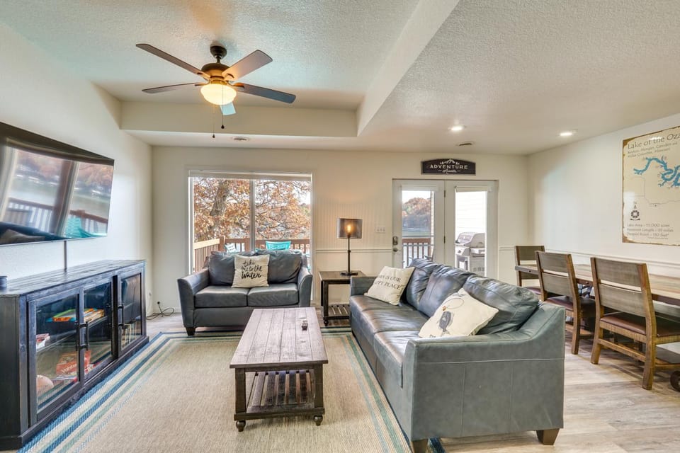 Lake of the Ozarks Vacation Rental: Boat Dock/Slip House in Village Four Seasons