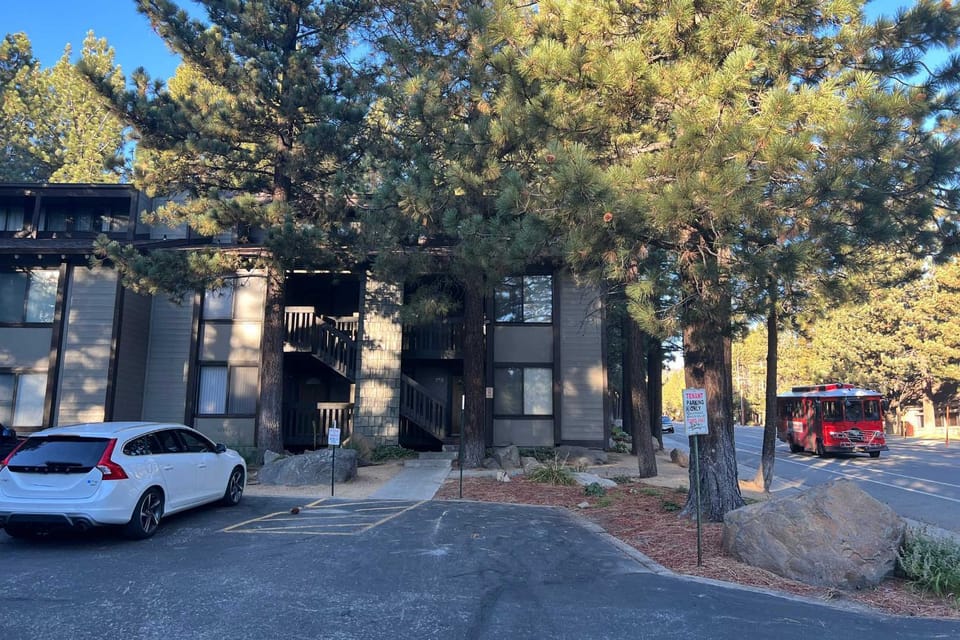 Mammoth Lakes Condo w/ Pool + Spa Access! House in Mammoth Lakes