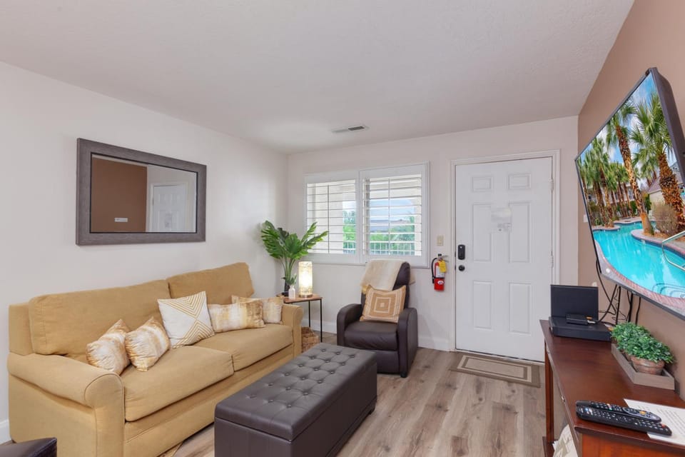 LP 124 Mesa Views, Grill, Cable, Great Las Palmas Amenities, and Fully Stocked Kitchen House in St George