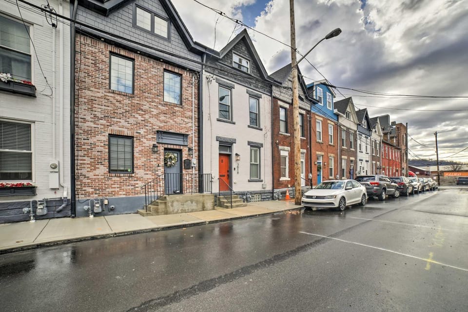 Pittsburgh Vacation Rental in Lawrenceville! House in Pittsburgh