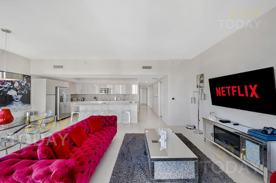 TV and multimedia, Kitchen or kitchenette, Living room, Seating area, Dining area, minibar