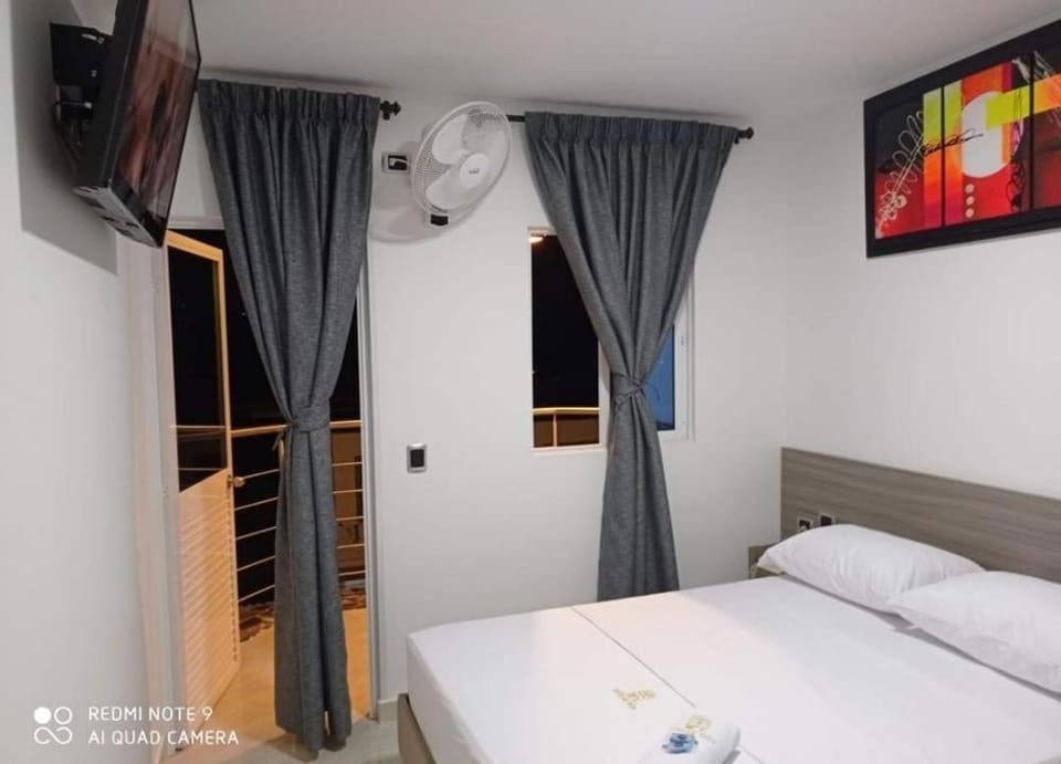Bed, TV and multimedia, towels