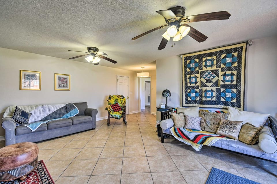 Spacious Chesapeake Home w/ Pool Table! House in Portsmouth