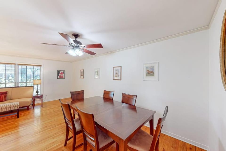Briarbend Beauty House in Houston