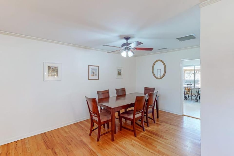 Briarbend Beauty House in Houston