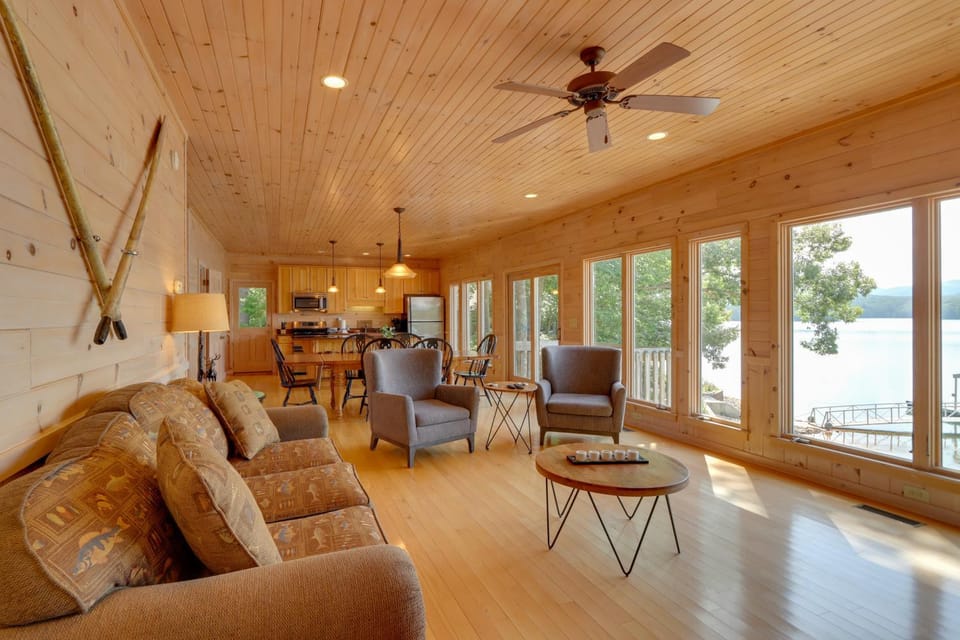 Mountain View Cabin on Lake Blue Ridge: Hot Tub! Cabin in Blue Ridge Lake