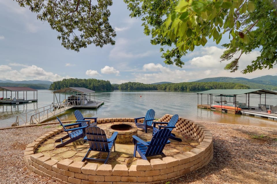 Mountain View Cabin on Lake Blue Ridge: Hot Tub! Cabin in Blue Ridge Lake
