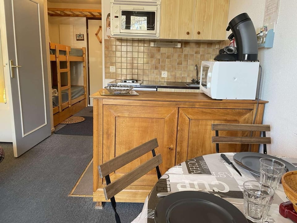 Studio calme 4 pers, Risoul 1850, proche centre, casier à ski - FR-1-330-562 Apartment in Piedmont