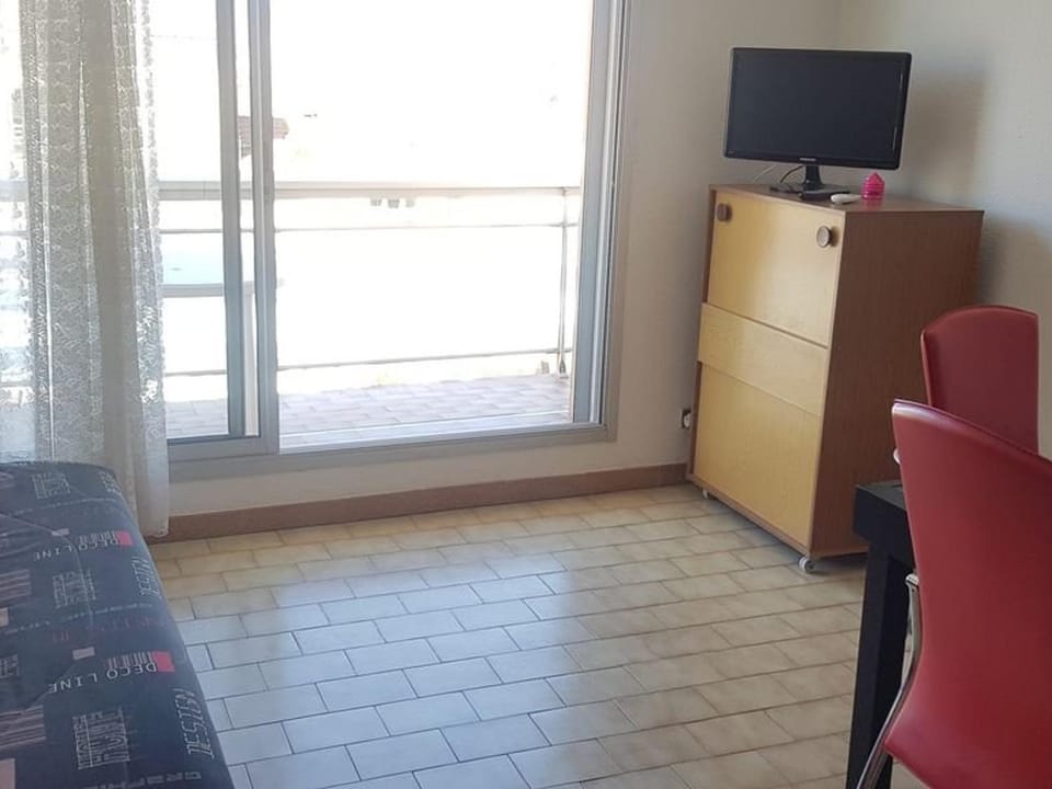 Studio climatisé, balcon, proche plage et commerces - FR-1-701-57 Apartment in Occitanie