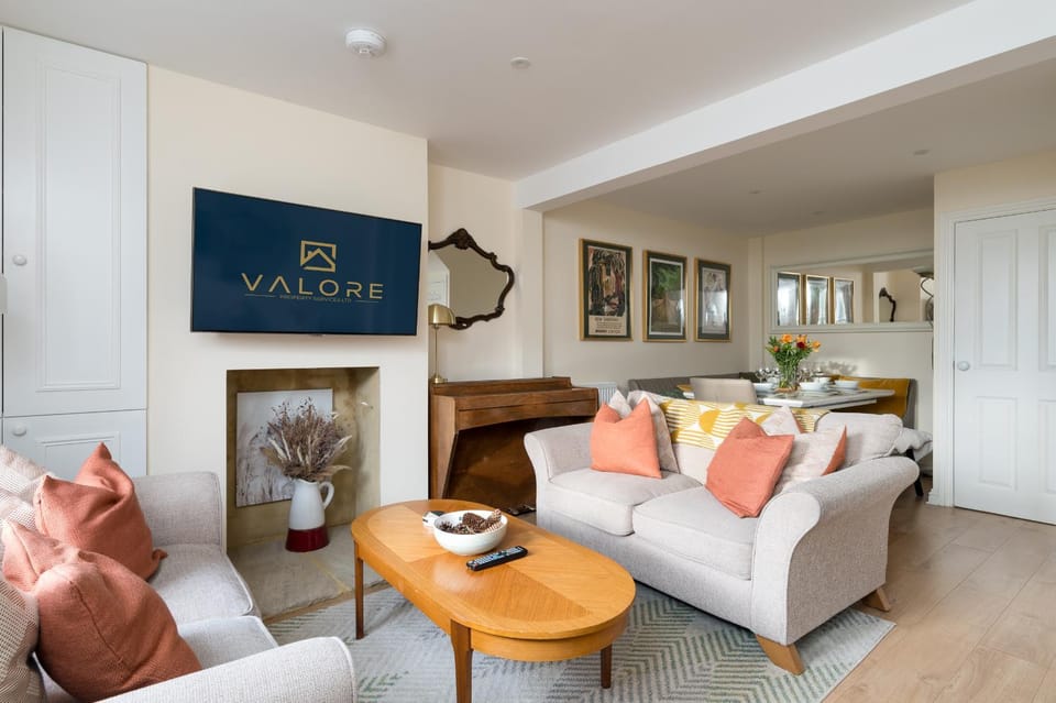 TV and multimedia, Living room, Seating area