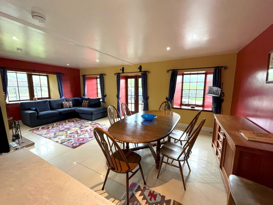 Beautiful Rural 3BR Cottage with Stunning Views - Pass the Keys House in Scotland