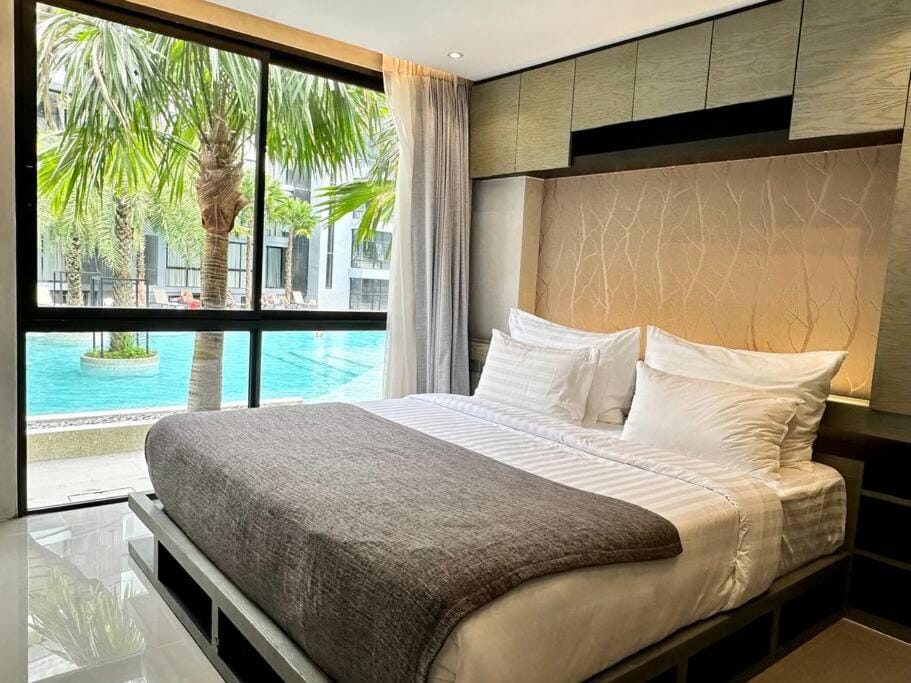 Bed, Bedroom, Pool view