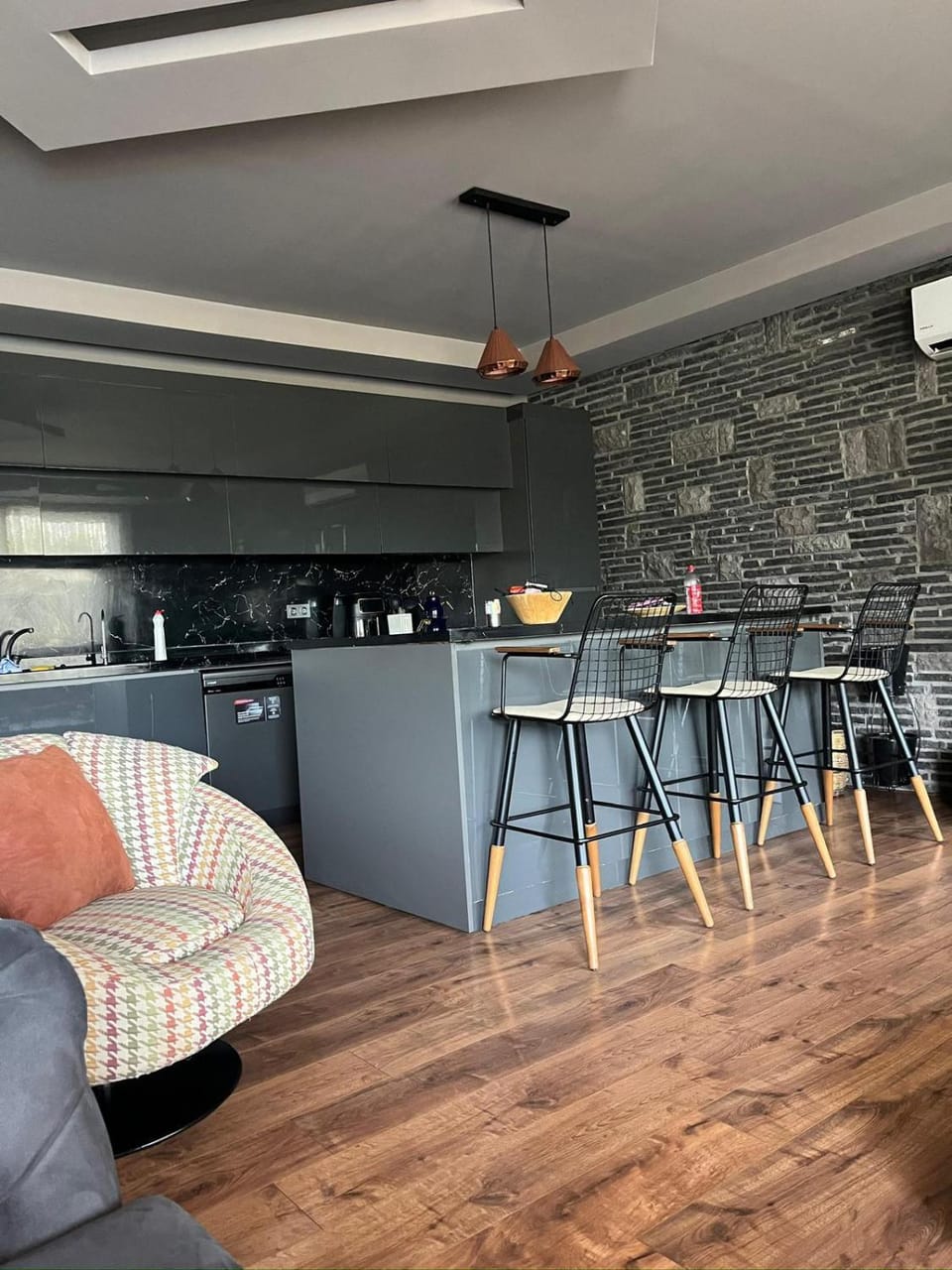 Kitchen or kitchenette, Living room, minibar