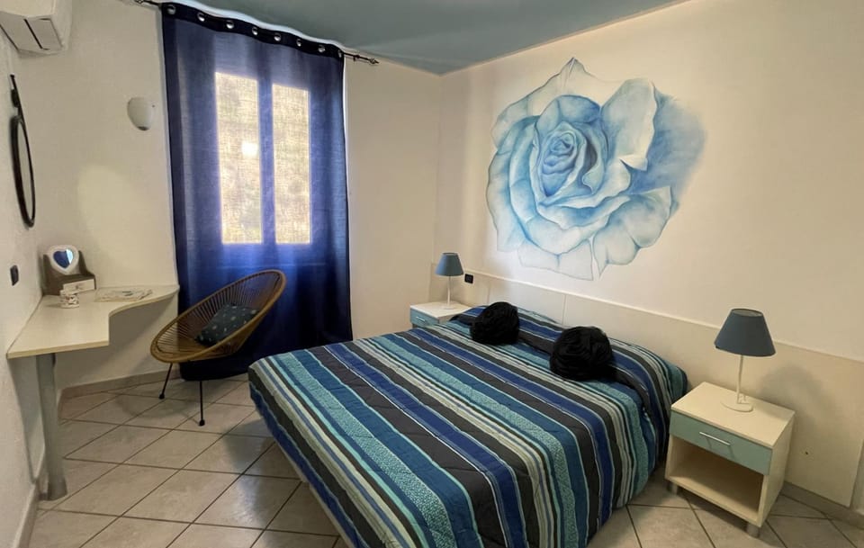 Bedroom, air conditioner