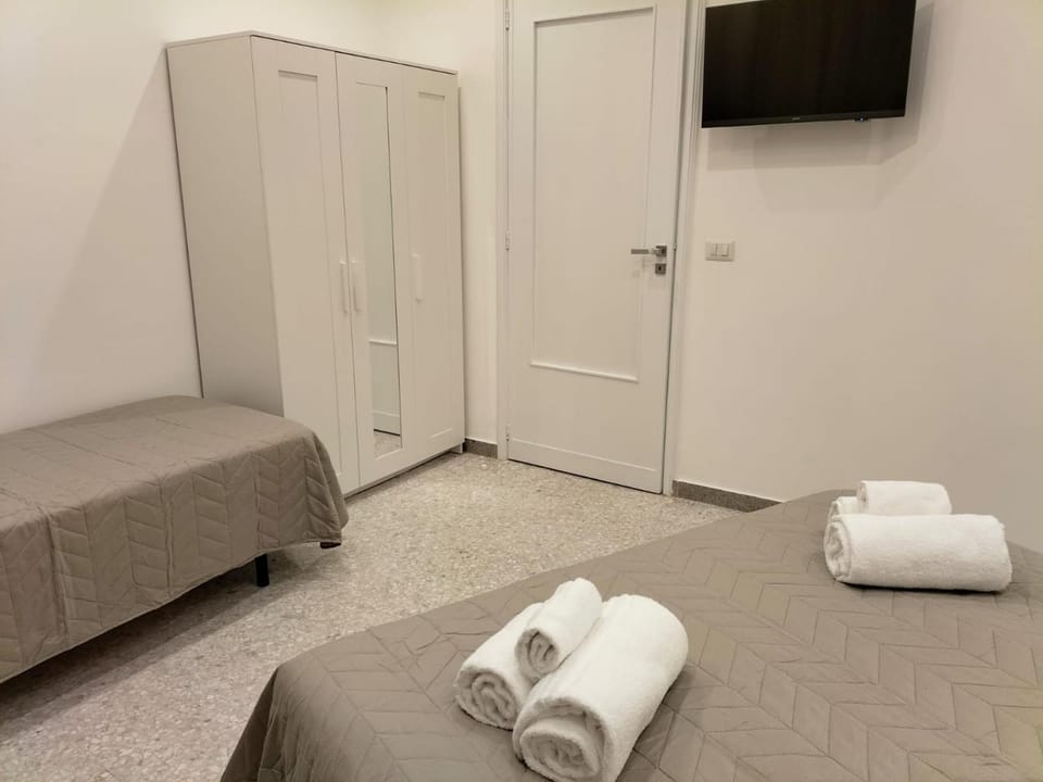 Bed, TV and multimedia, Bedroom, towels, wardrobe