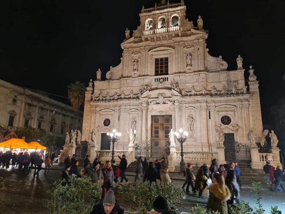 Nearby landmark, Night, Location