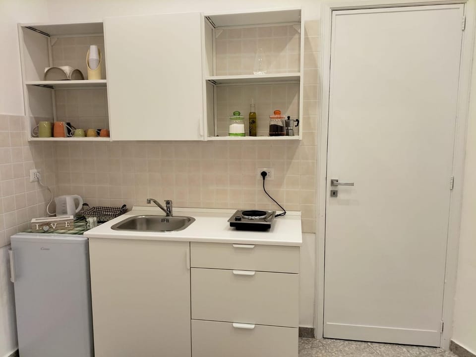 Kitchen or kitchenette, oven, stove
