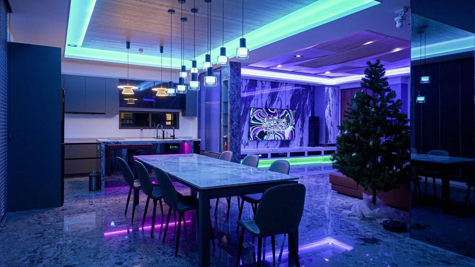 Living room, Dining area
