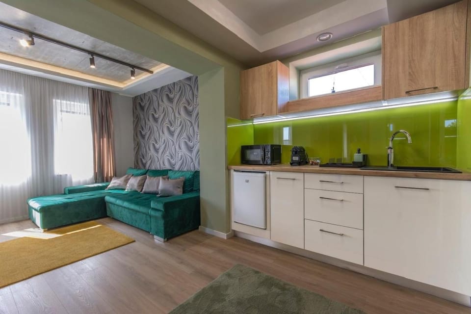 Coffee/tea facilities, Kitchen or kitchenette, Living room, Dining area, minibar