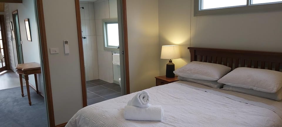 The Dentist on Lava - 2 bathroom. 2 bedrooms House in Warrnambool