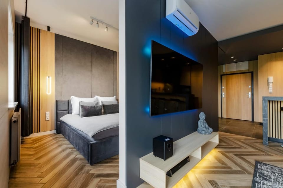 Bed, TV and multimedia, Bedroom, air conditioner