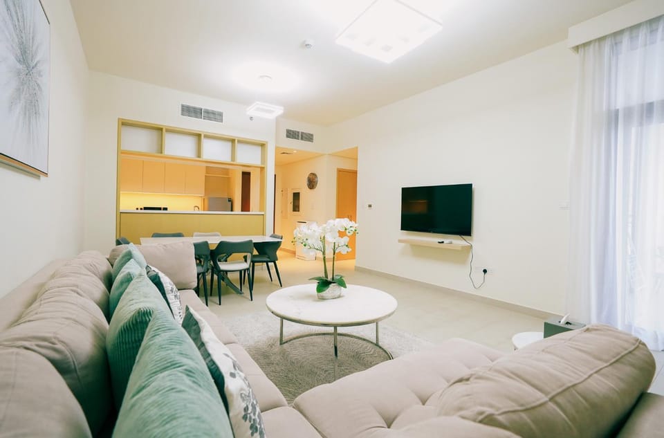 TV and multimedia, Living room, Seating area, Dining area, air conditioner