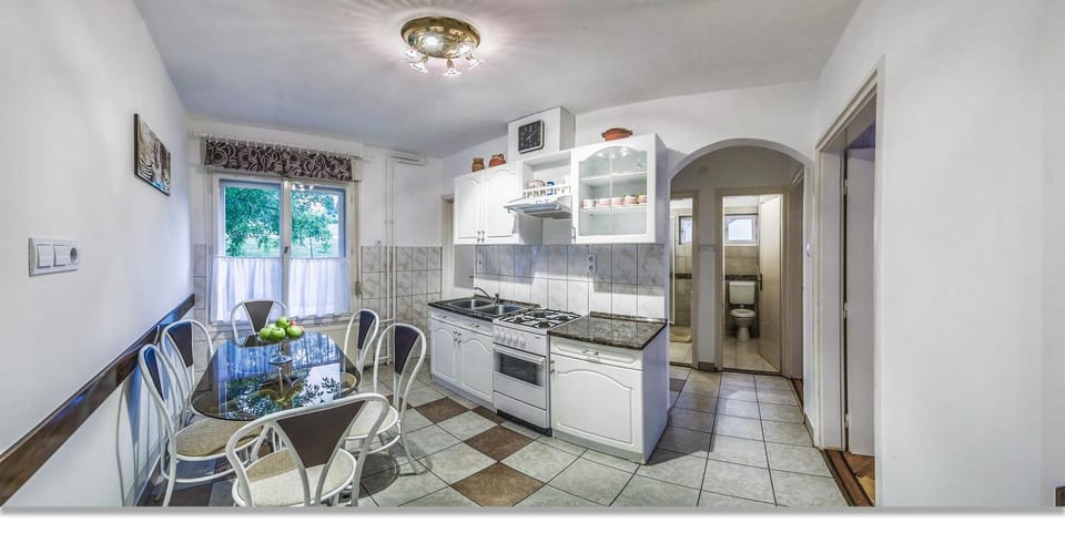 Kitchen or kitchenette, Dining area, minibar, pet friendly, stove