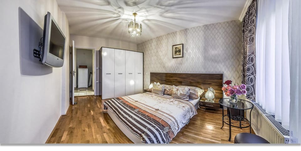Bed, TV and multimedia, Photo of the whole room, Bedroom, wardrobe