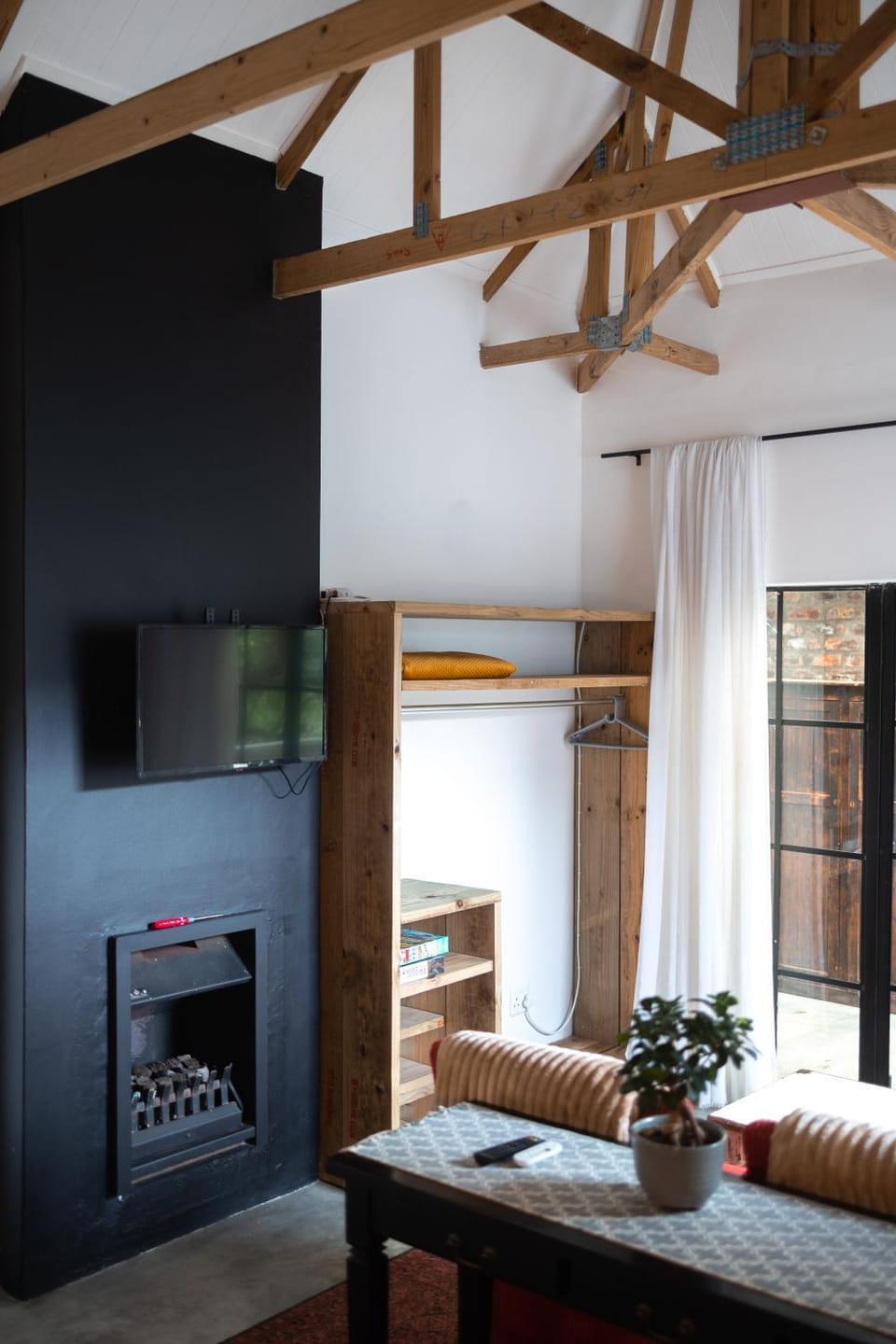 Bedroom, fireplace