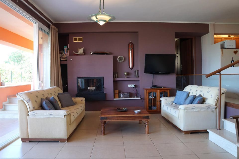 Communal lounge/ TV room, TV and multimedia, Living room
