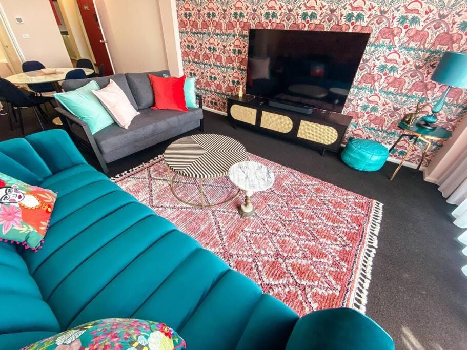Darling Harbour stunning city location with pool, gym, wifi, Netflix Apartment in Sydney
