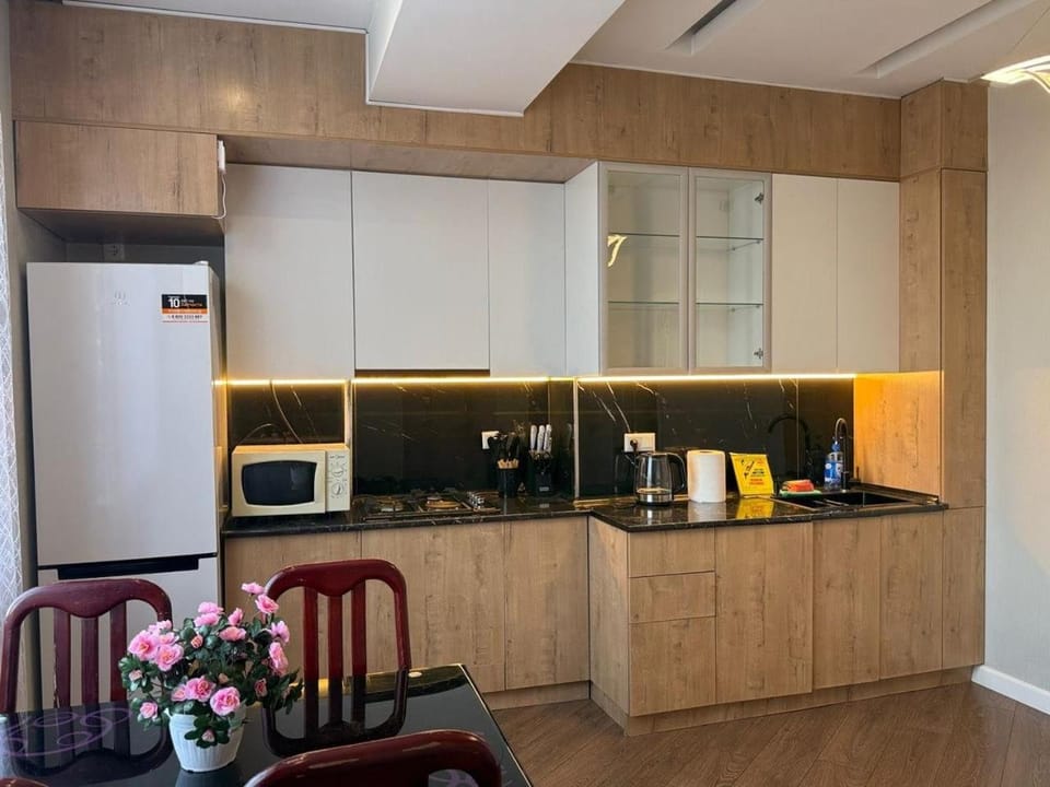 microwave, kitchen