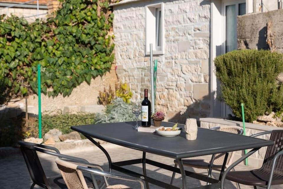Patio, Dining area