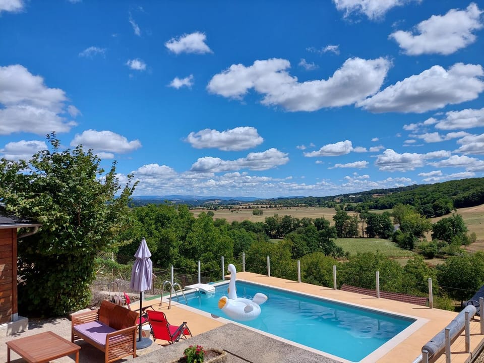 Maison avec vue exceptionnelle et piscine privative House in Occitanie