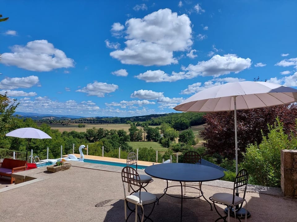 Maison avec vue exceptionnelle et piscine privative House in Occitanie