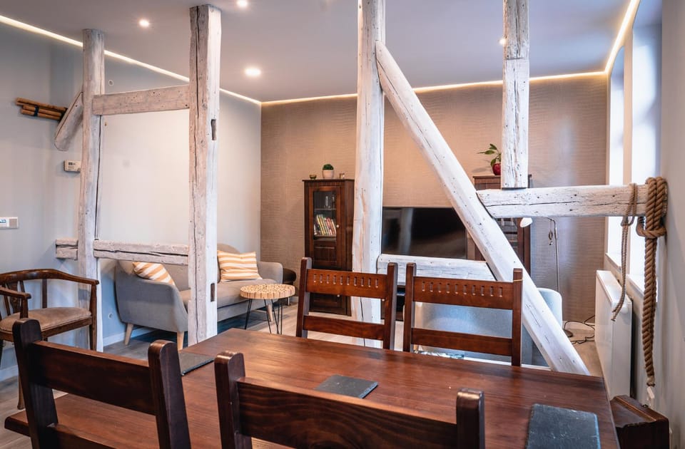 TV and multimedia, Living room, Seating area, Dining area