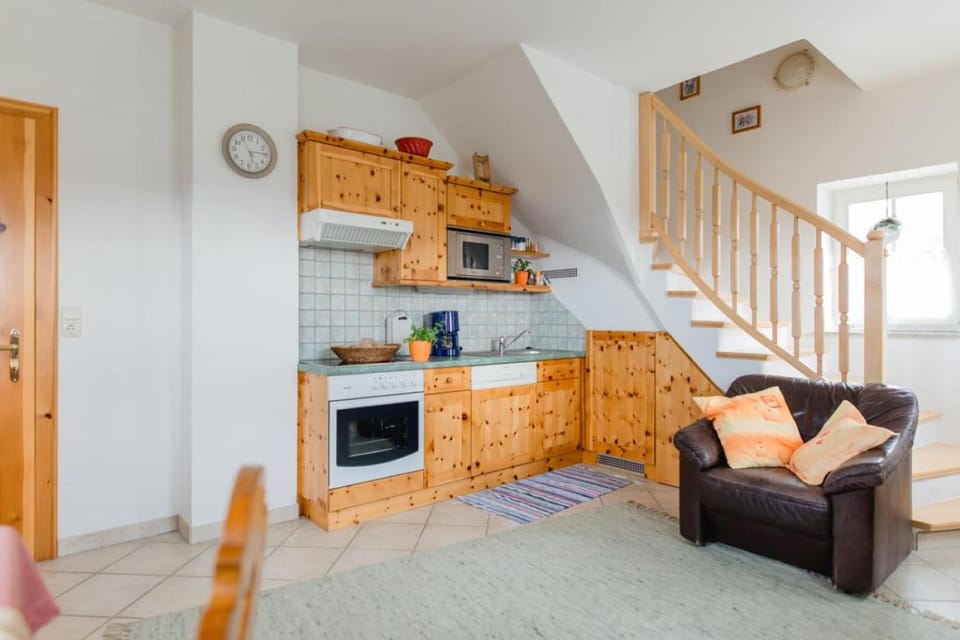 Kitchen or kitchenette, Seating area, Dining area, dishwasher, minibar, pet friendly, stove