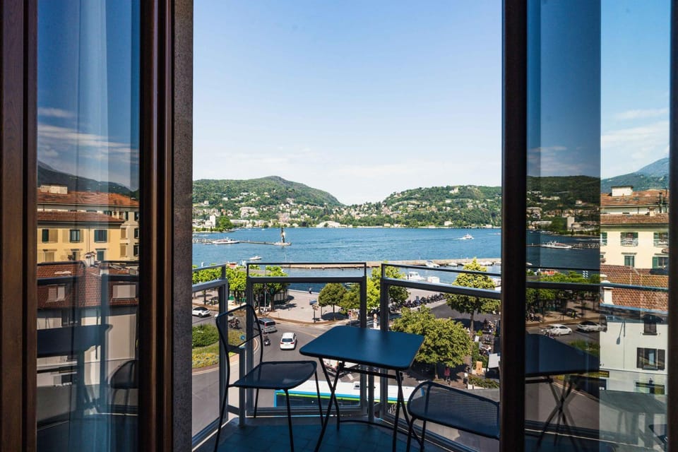 Nearby landmark, View (from property/room), Balcony/Terrace, City view, Lake view