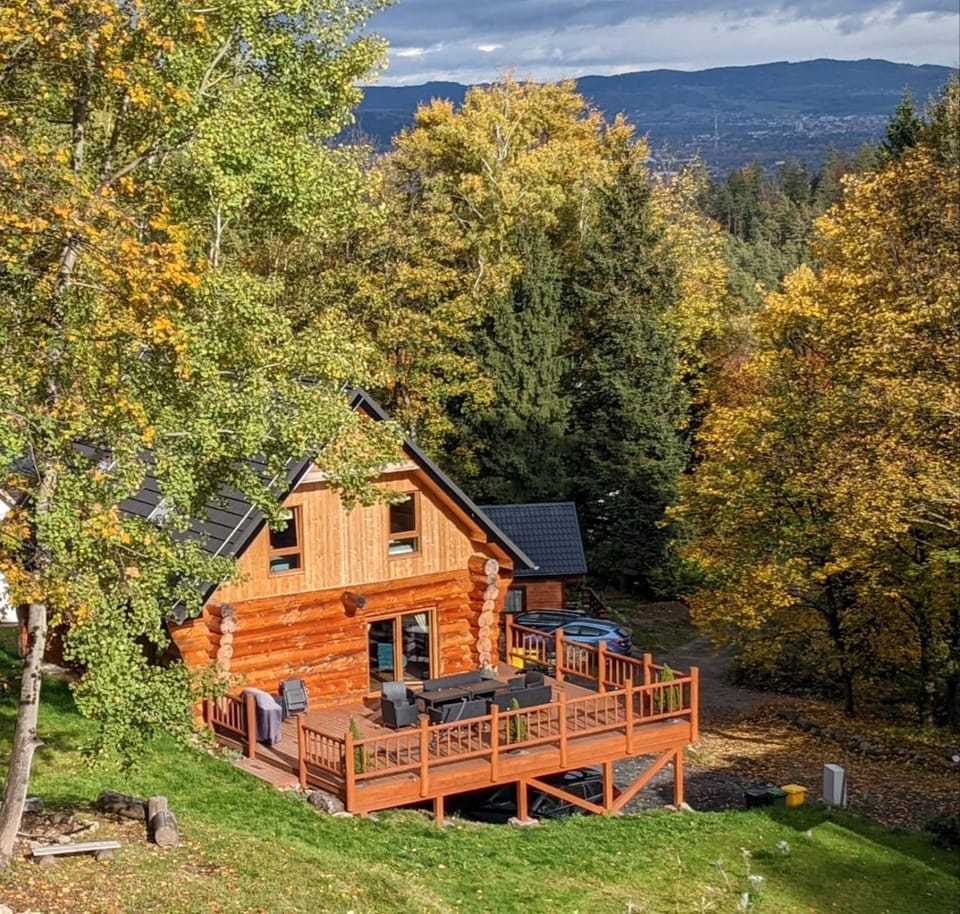 Property building, Spring, Day, Natural landscape, Garden, Garden view, Mountain view