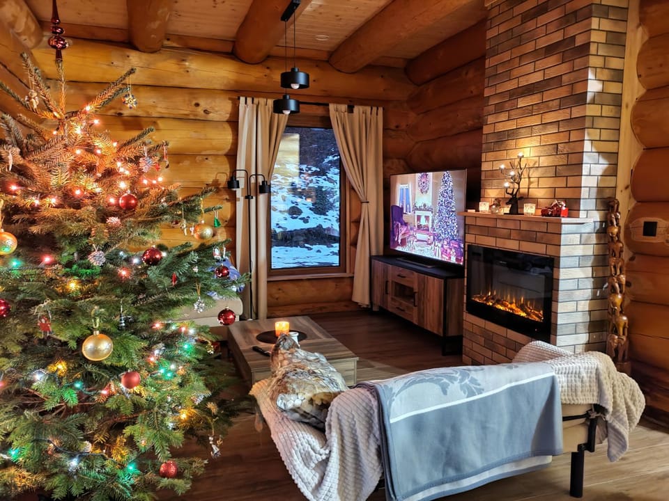 Communal lounge/ TV room, TV and multimedia, Living room, flat iron