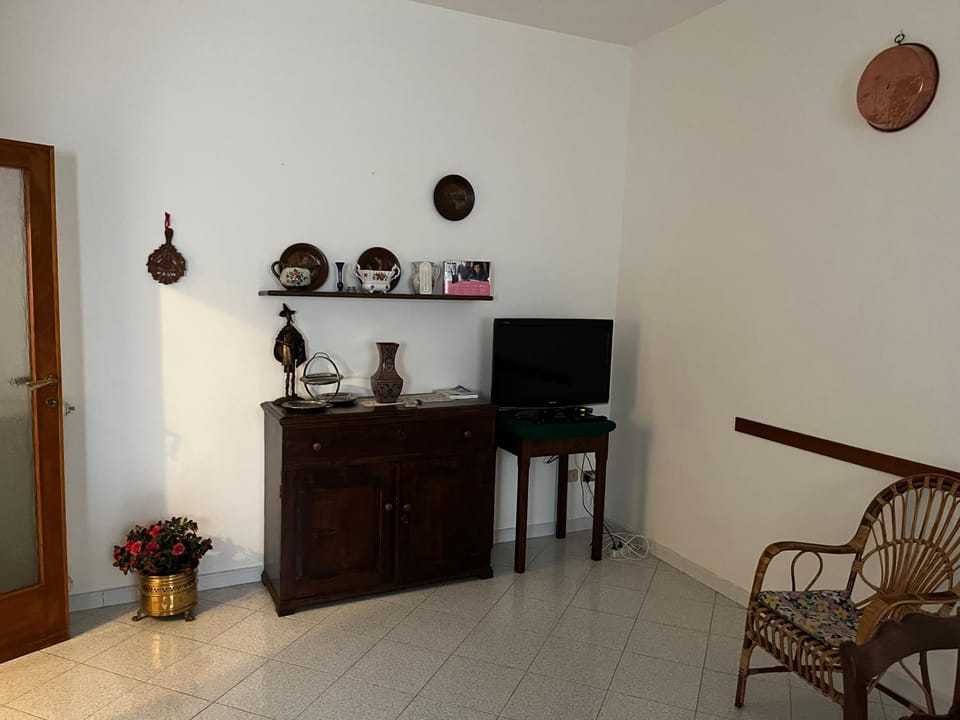 Communal lounge/ TV room, TV and multimedia, Seating area, Dining area, Evening entertainment